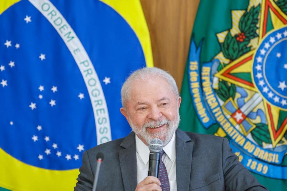 Lula tem 48%, e Flávio Bolsonaro, 43% no segundo turno