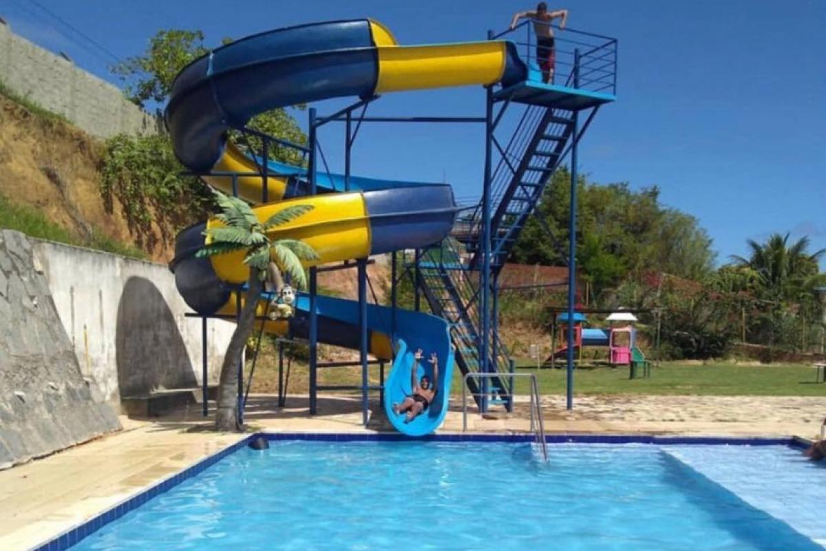 Menino de 7 anos morre afogado em parque aquático