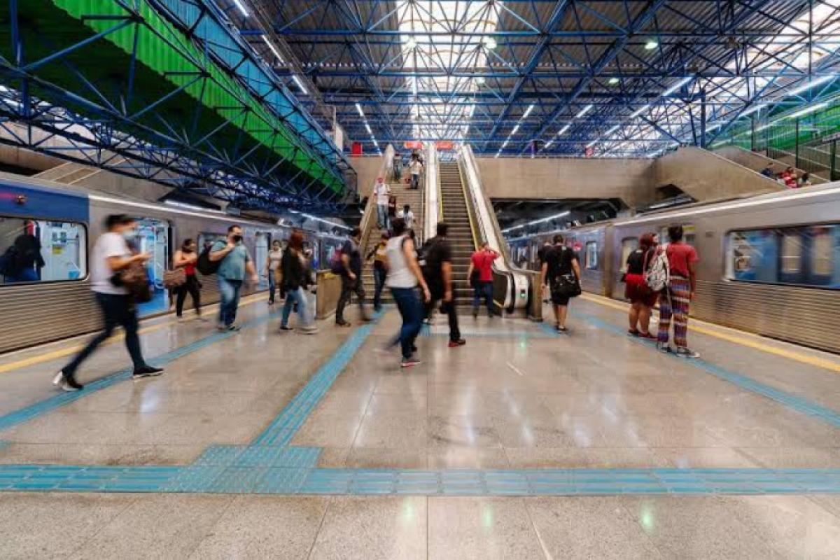 Metrô vai substituir escadas rolantes por baterias de elevadores