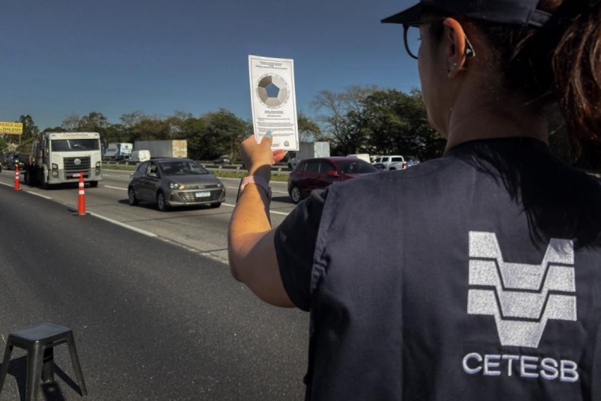 Operação da Cetesb autua 37 por emissão de fumaça preta na região