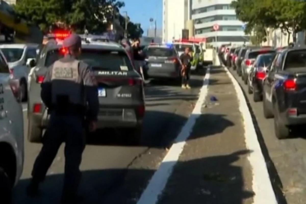 PM mata assaltante que tentava roubar motorista em semáforo