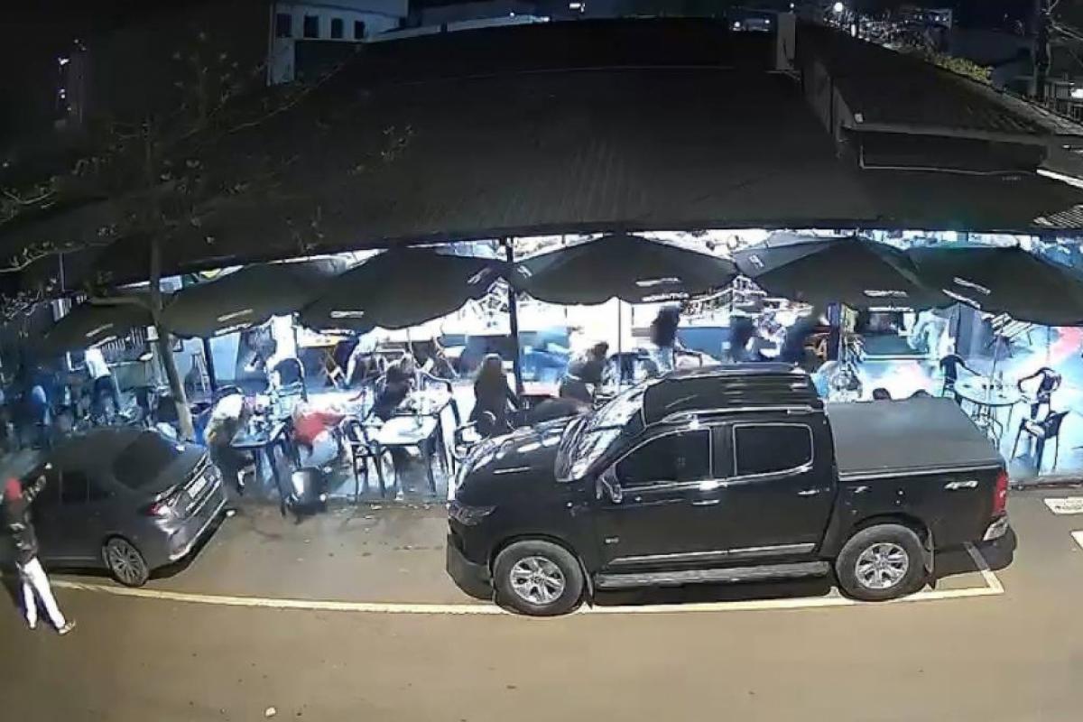 Promotoria denuncia mãe de adolescente suspeito de ataque a tiros