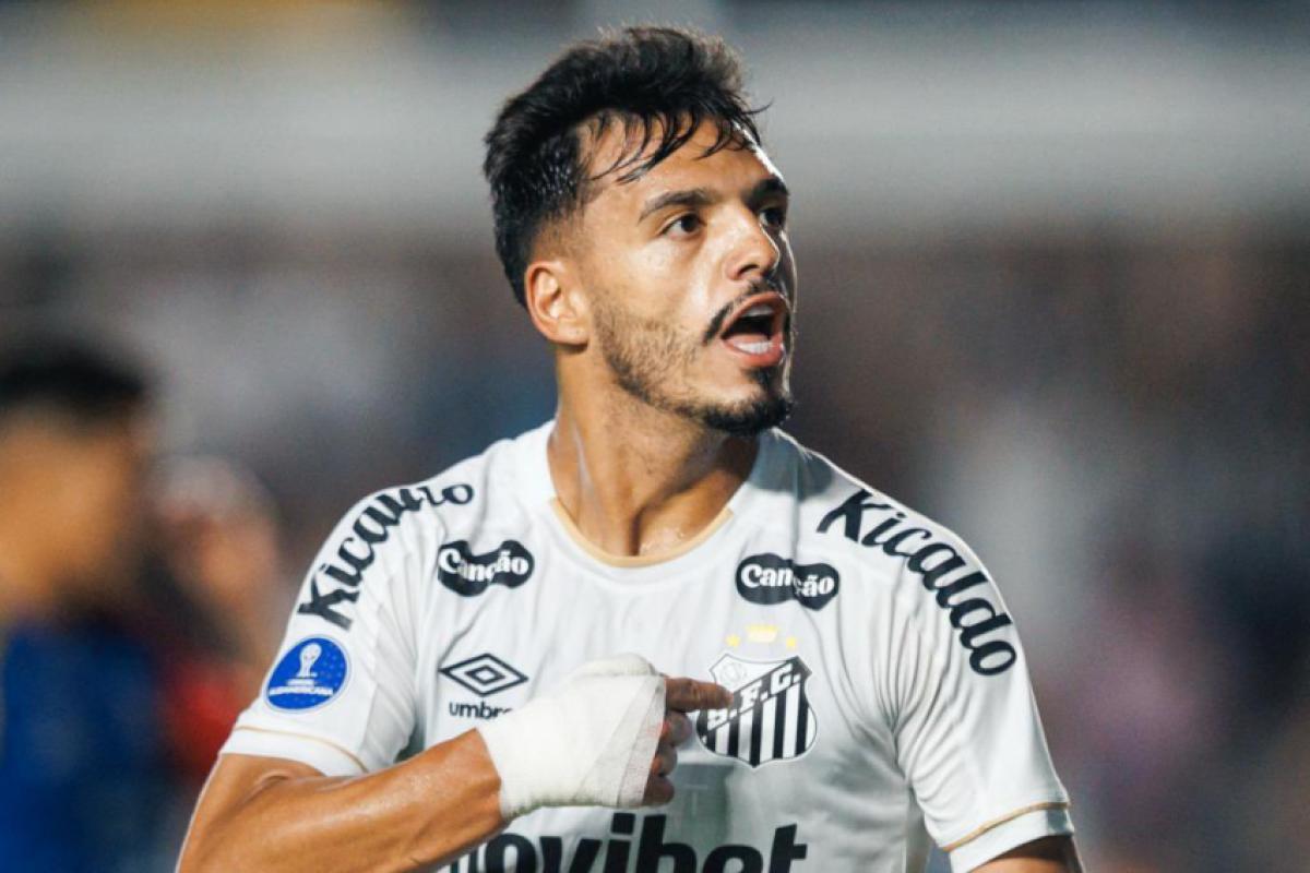 Santos sofre gol relâmpago, mas supera a UCV e se classifica