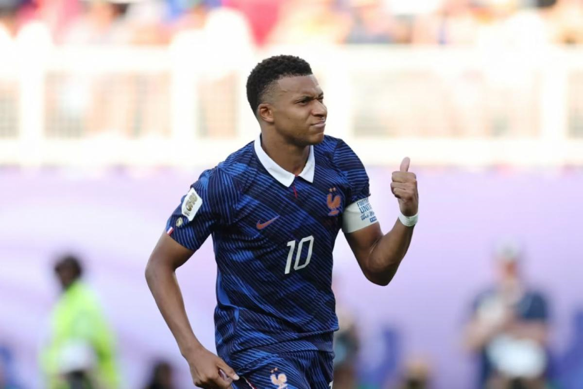 Senadora ameaça Mbappé e diz que até Ronaldinho Gaúcho foi preso
