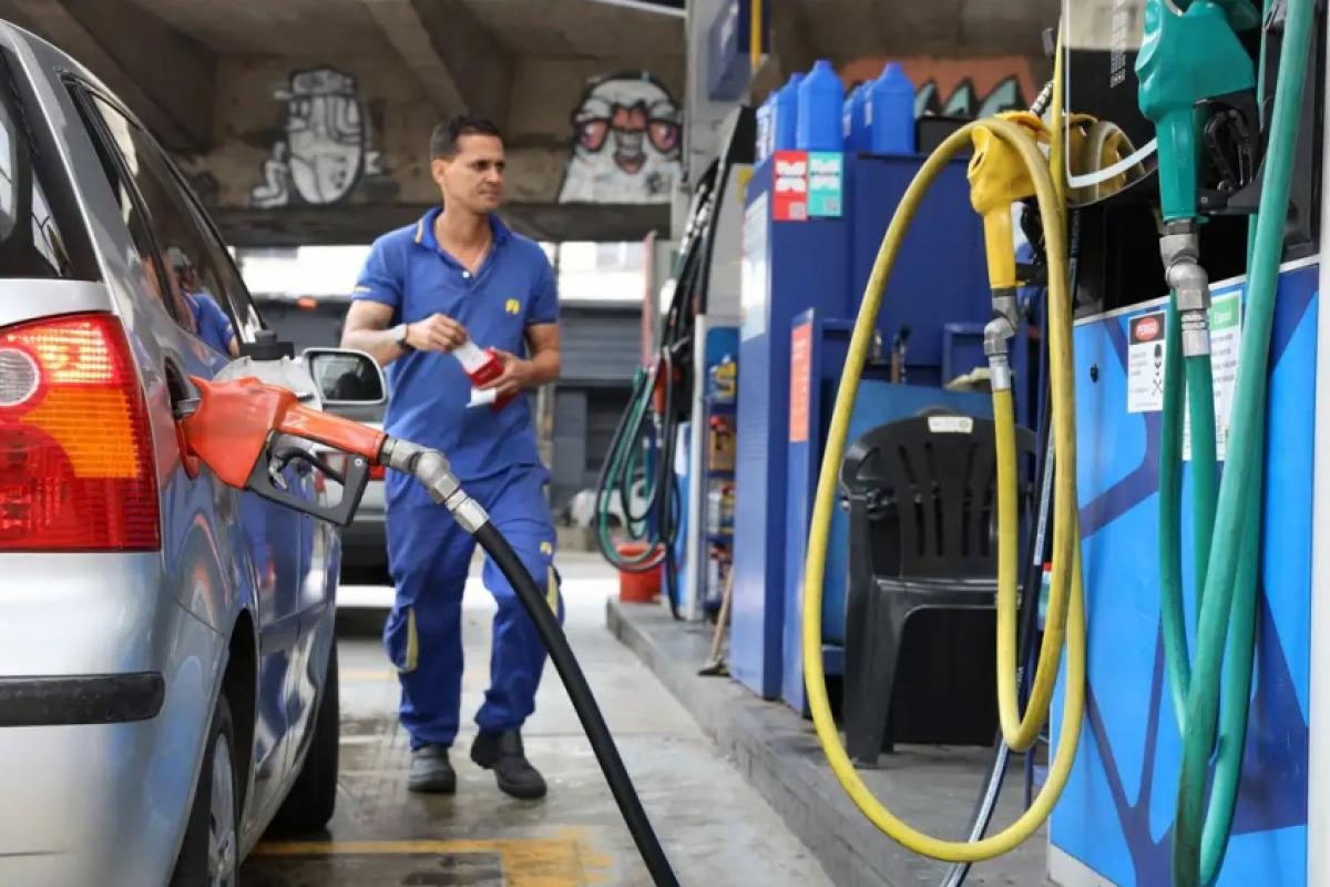 Subsídio de R$ 0,44 por litro da gasolina é prorrogado por 30 dia
