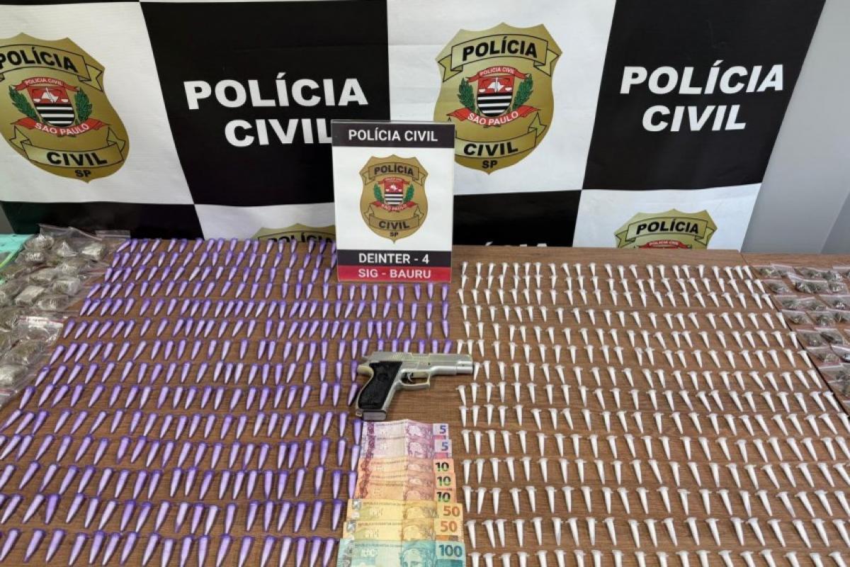 Suspeito de abastecer biqueira guardava 1.331 porções de drogas