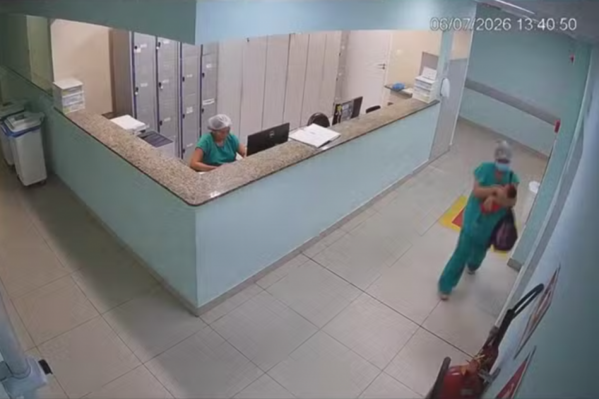 Tia impede que técnica sequestre recém-nascida em bolsa