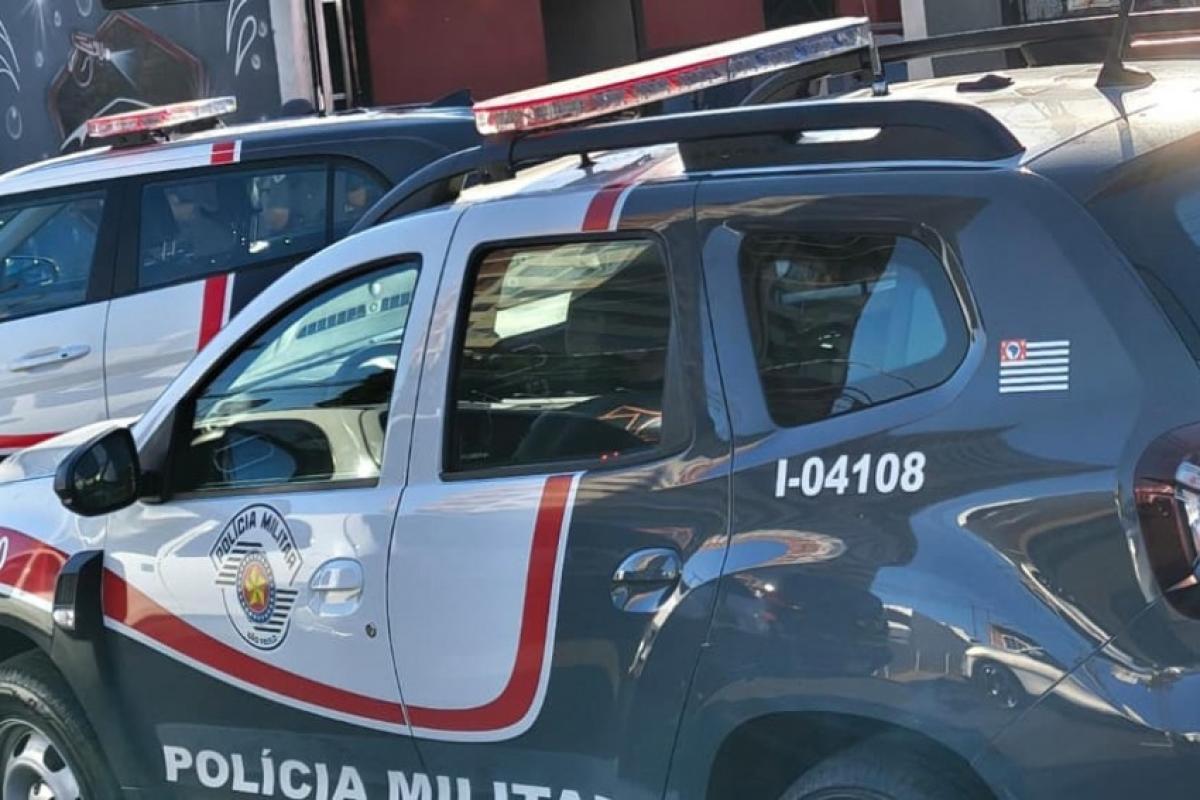 Veículo furtado é apreendido pela PM em estabelecimento em Bauru