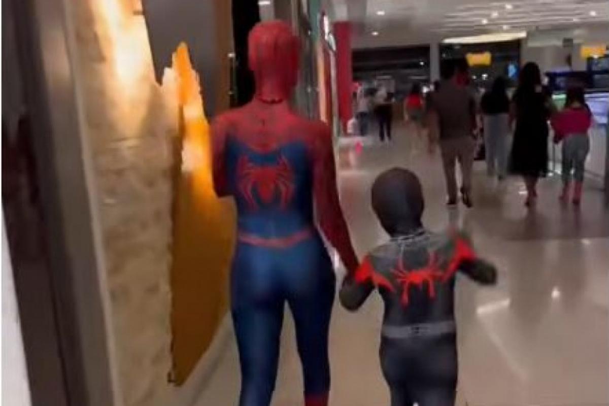 Bauru: 'mãe-aranha' vai ao cinema fantasiada e viraliza; ASSISTA