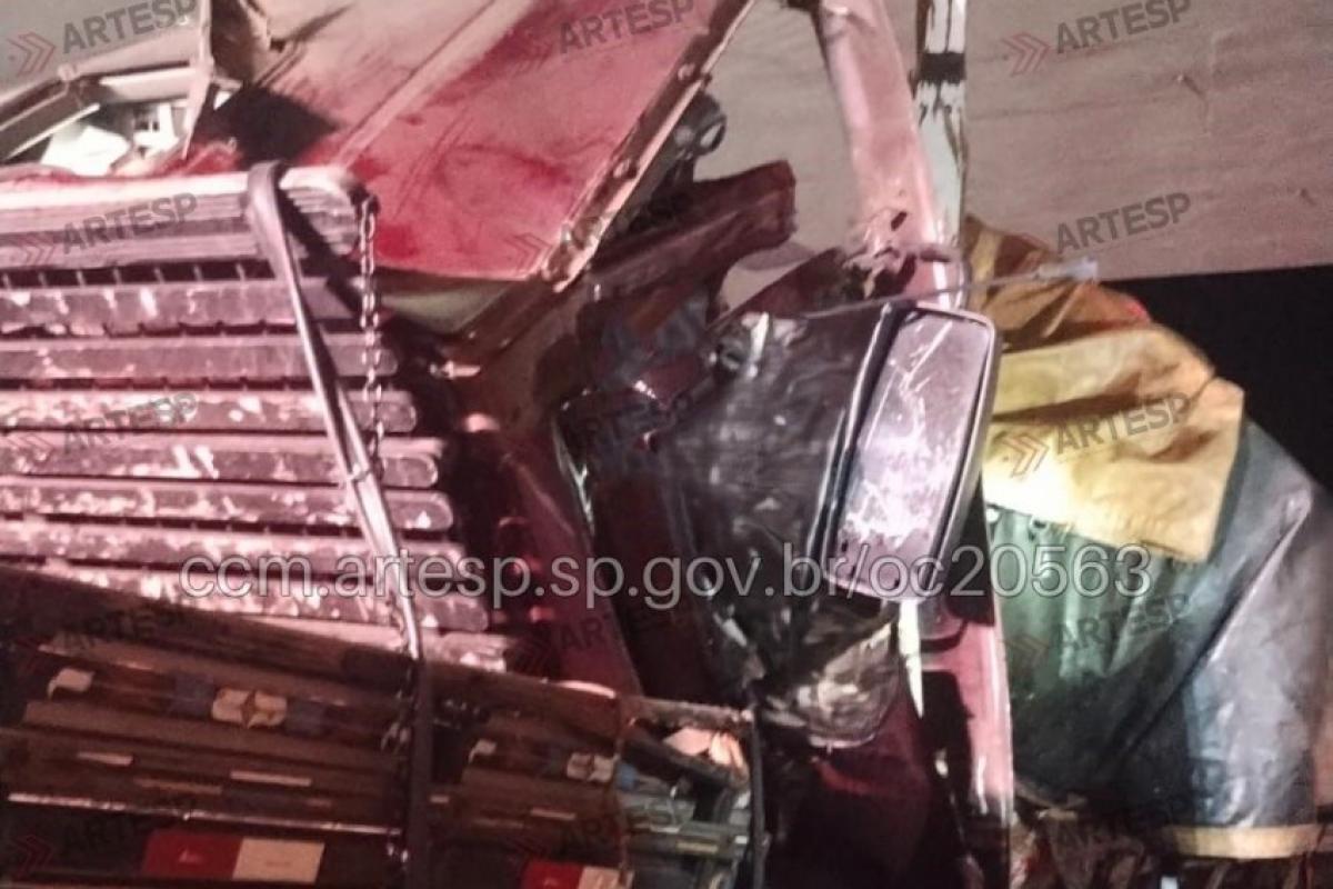 Colisão entre caminhões faz vitima fatal em Bauru