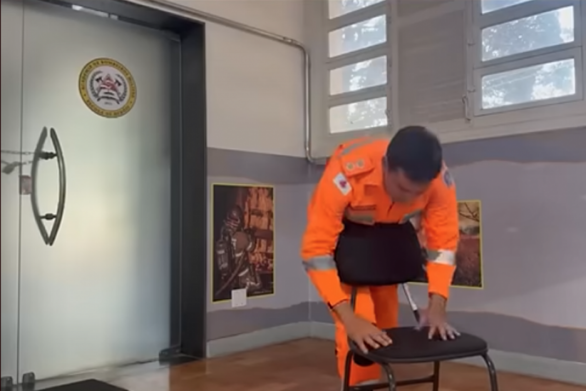 Engasgou e está sozinho? Bombeiros mostram o que fazer; VÍDEO