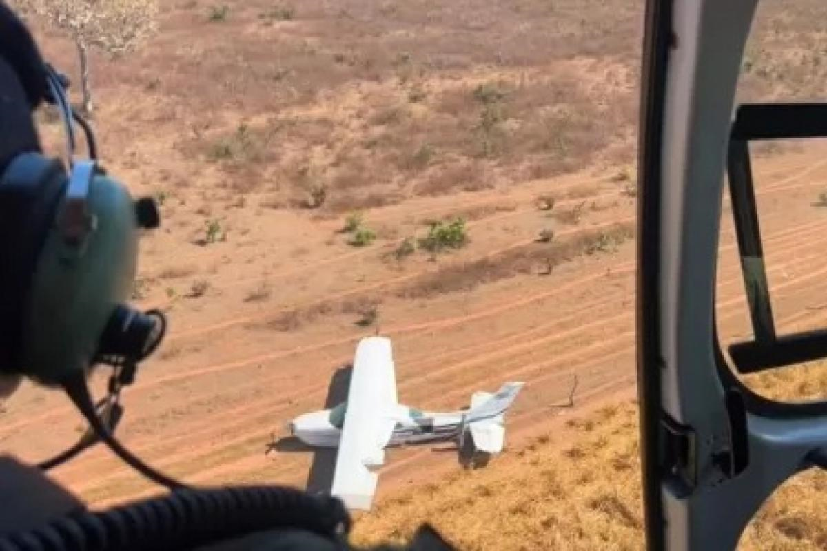 FAB intercepta avião vindo da Bolívia e força pouso com tiro