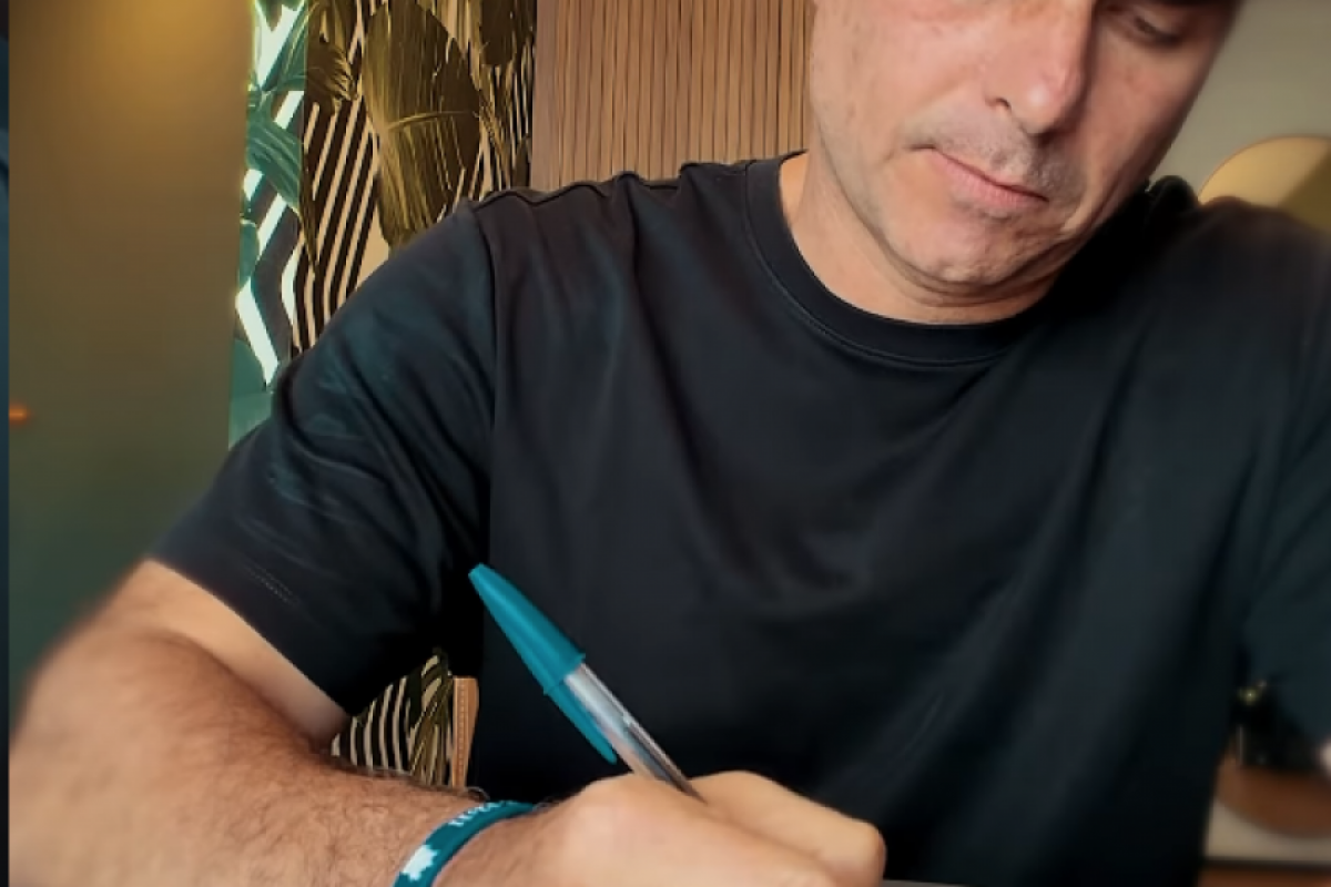 Flávio chora e diz que proibir visita no Dia dos Pais é desumano