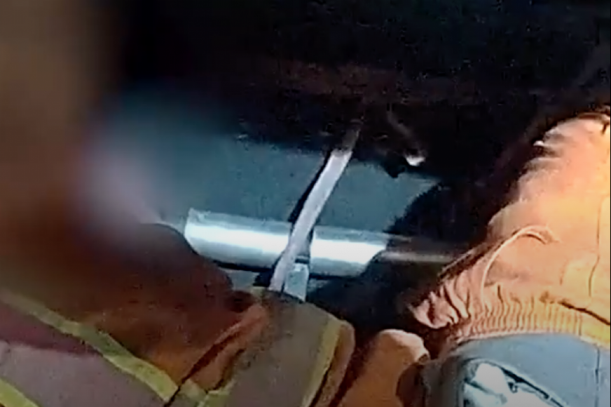Gari descarrega '38' na ex e se esconde debaixo de carro