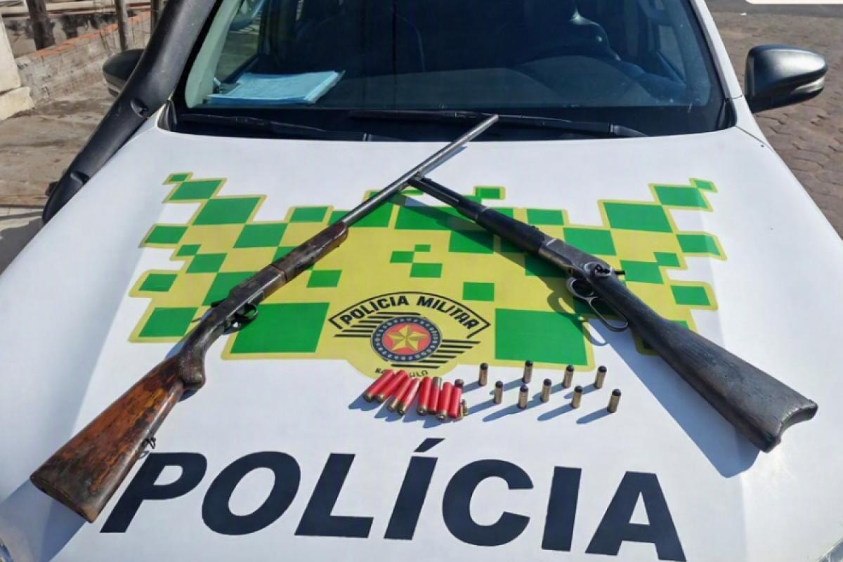 Homem é detido com armas usadas para caça de javalis em Avaí
