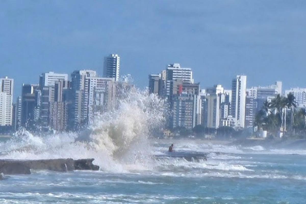 Homem perde movimentos do corpo ao ser atingido por onda
