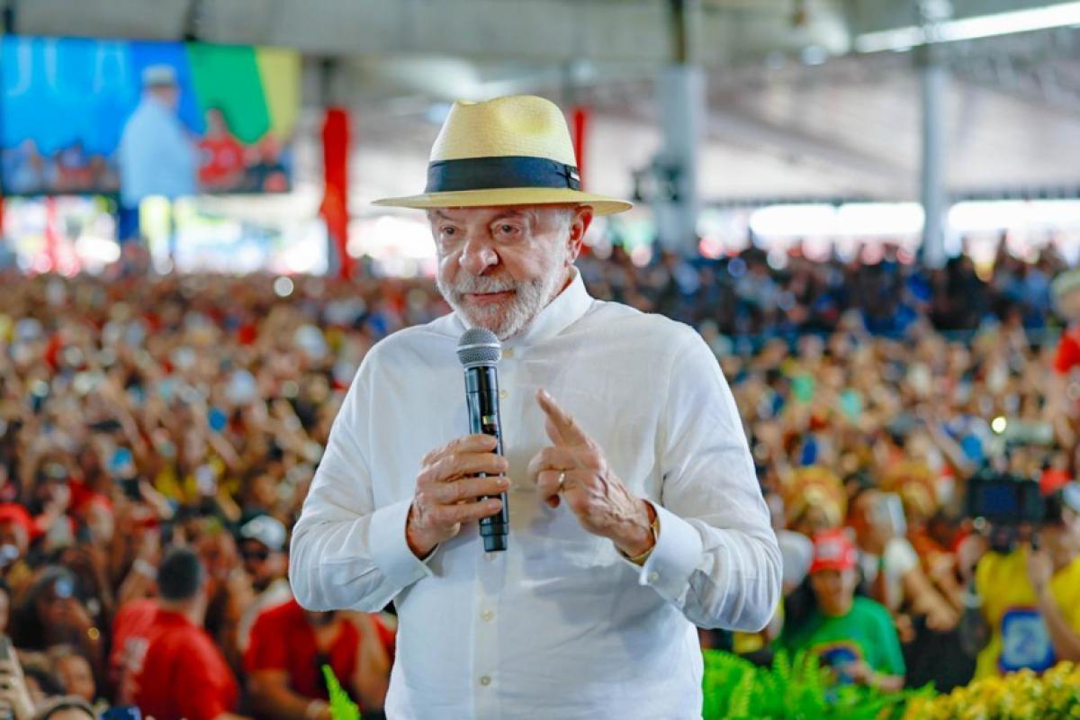 Irresponsável, diz Lula após revogação de visto de embaixadora