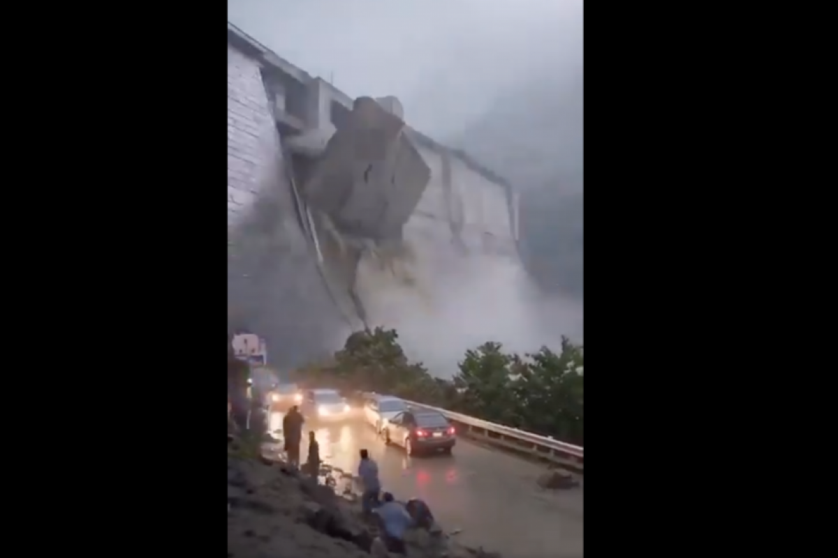 Lago transborda no Nepal e interrompe resgates; VÍDEO