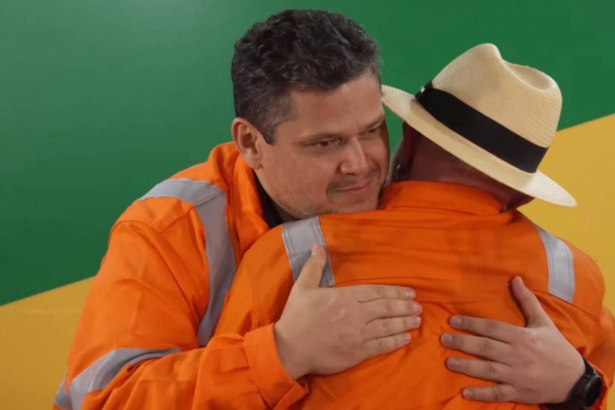 Lula e Alcolumbre trocam elogios em encontro após reaproximação