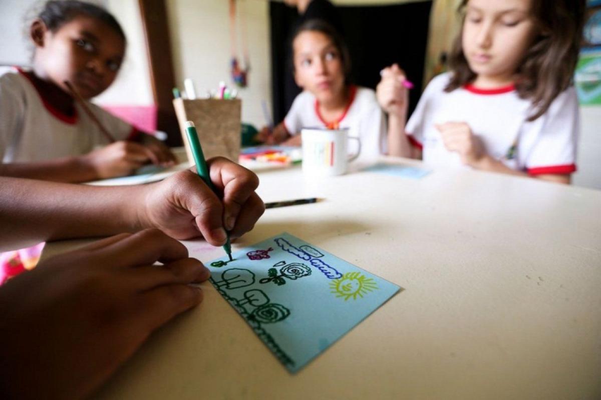 MEC homologa regra que exige separar aulas de artes em quatro