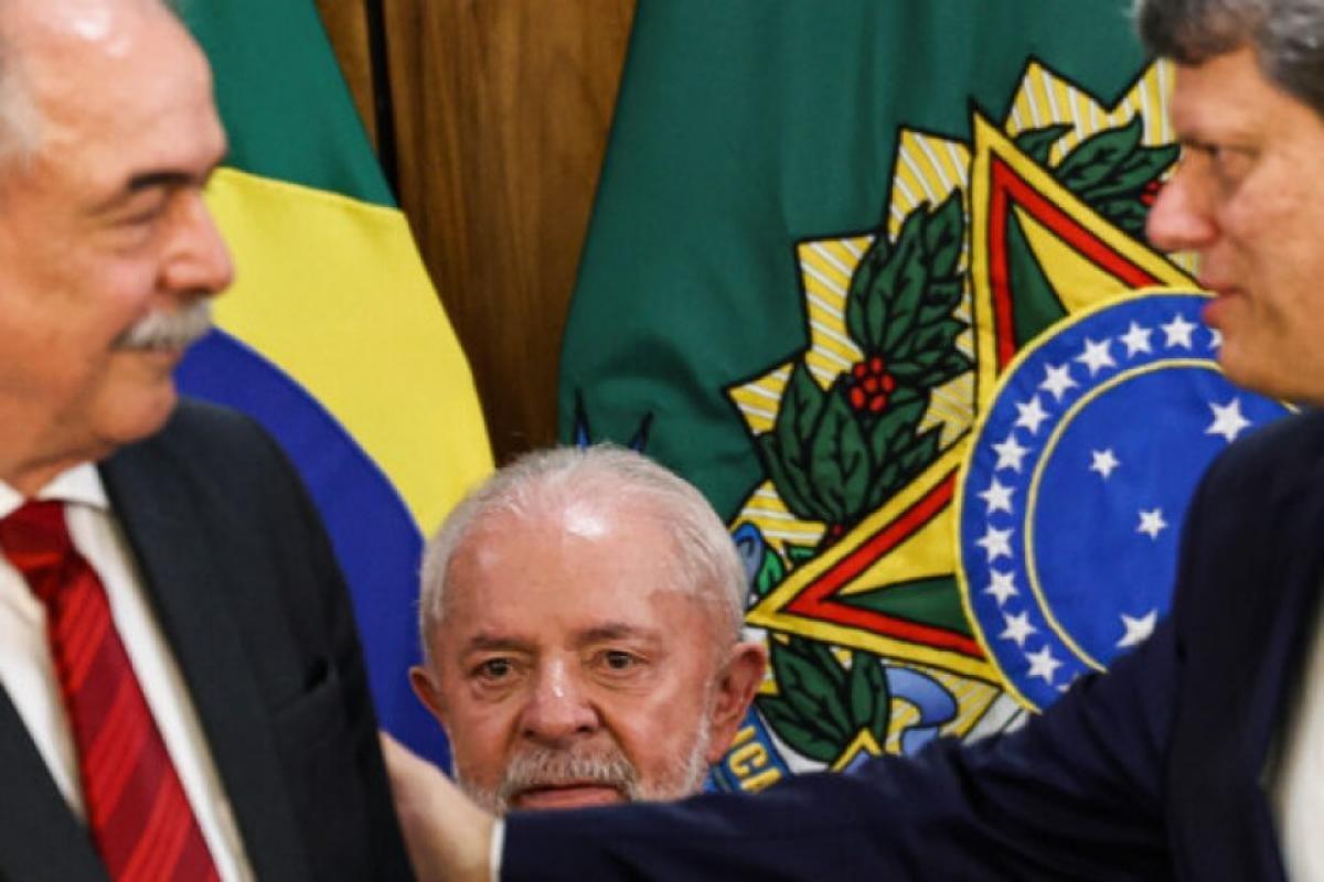 Mercadante rebate Flávio e diz que Lula investiu 80% mais em SP
