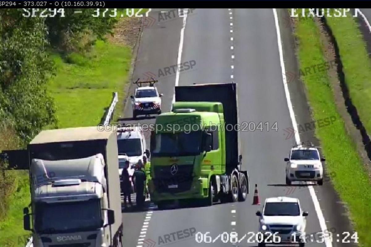 Motorista de carreta cochila e provoca acidente na Bauru-Marília