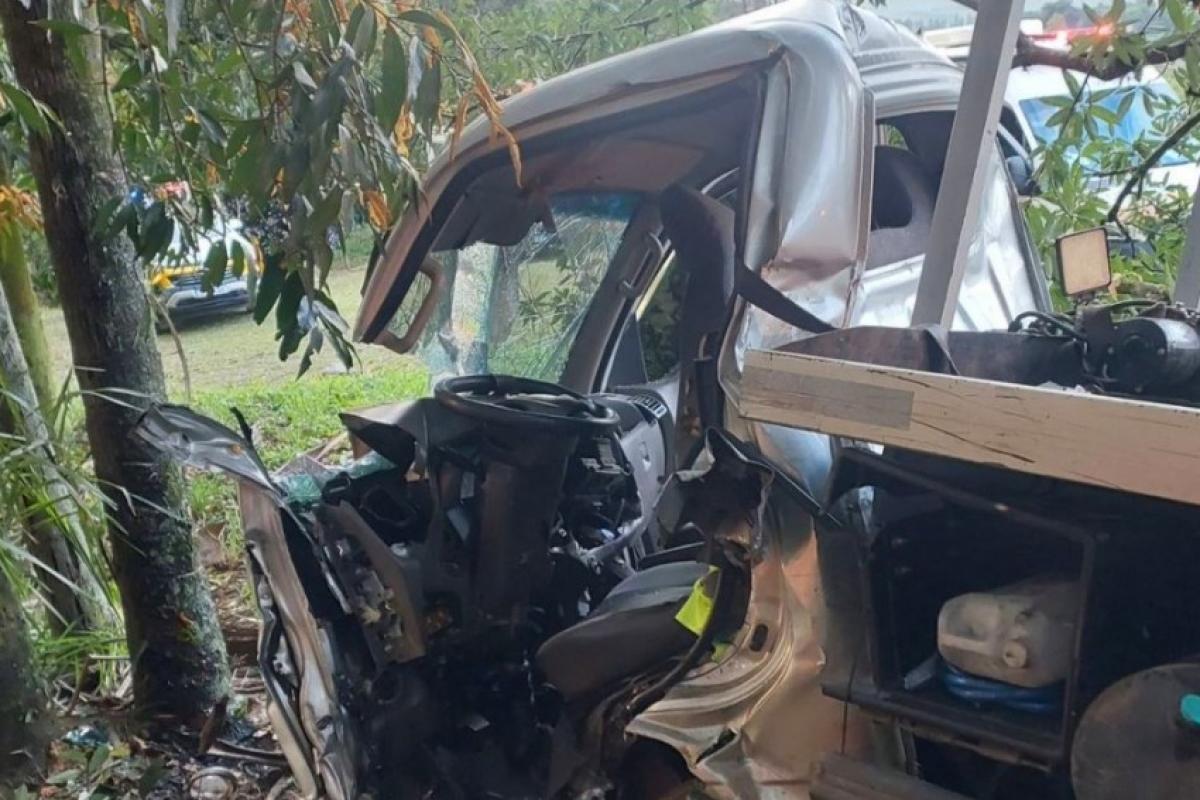 Motorista fica preso nas ferragens após batida na Rondon