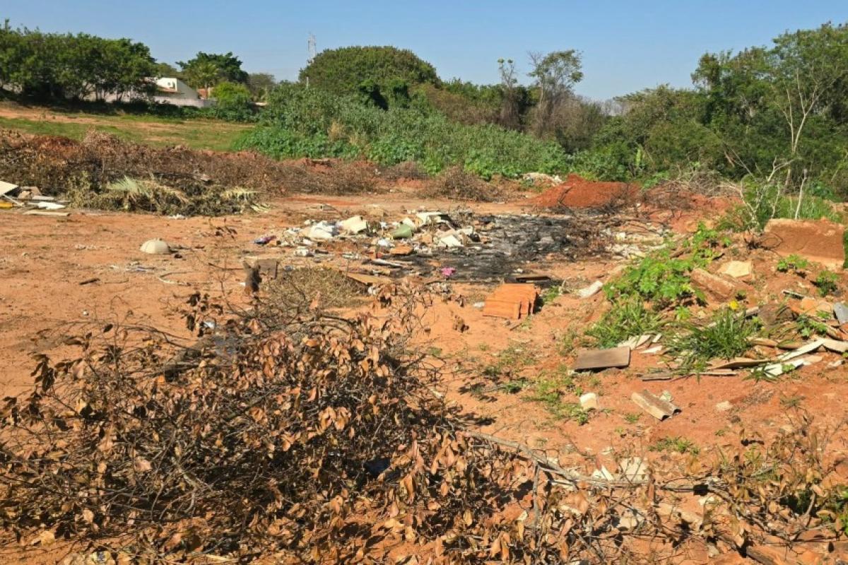 PM Ambiental flagra descarte irregular e queima de fios em Bauru