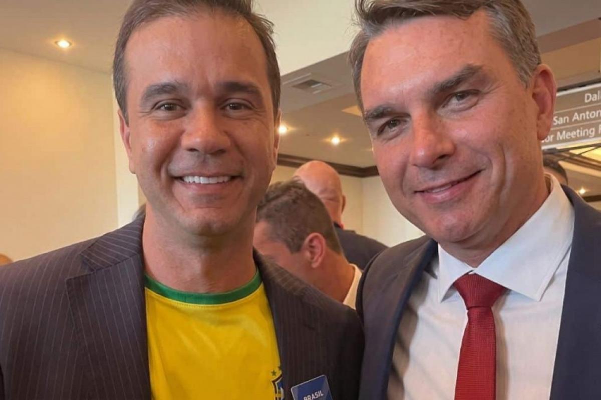 Polícia Civil do RJ faz busca em empresa de amigo dos Bolsonaro