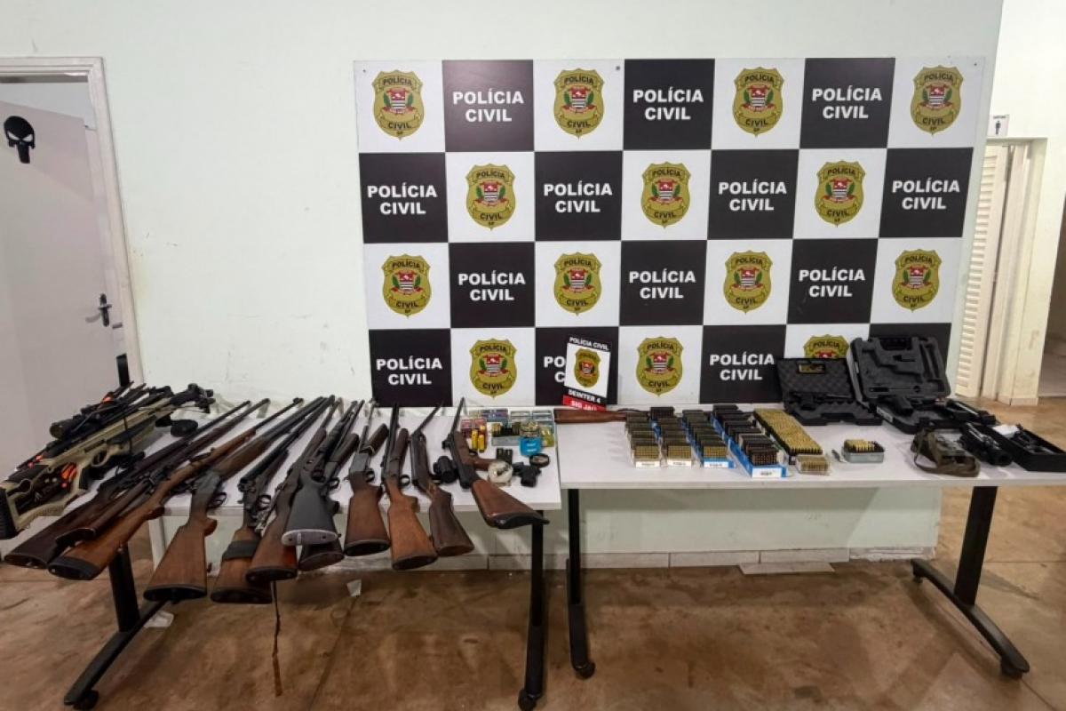 Polícia Civil localiza arsenal em residência e morador é preso