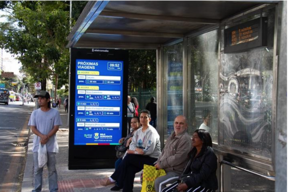 Pontos de ônibus com videochamada dão sensação de segurança