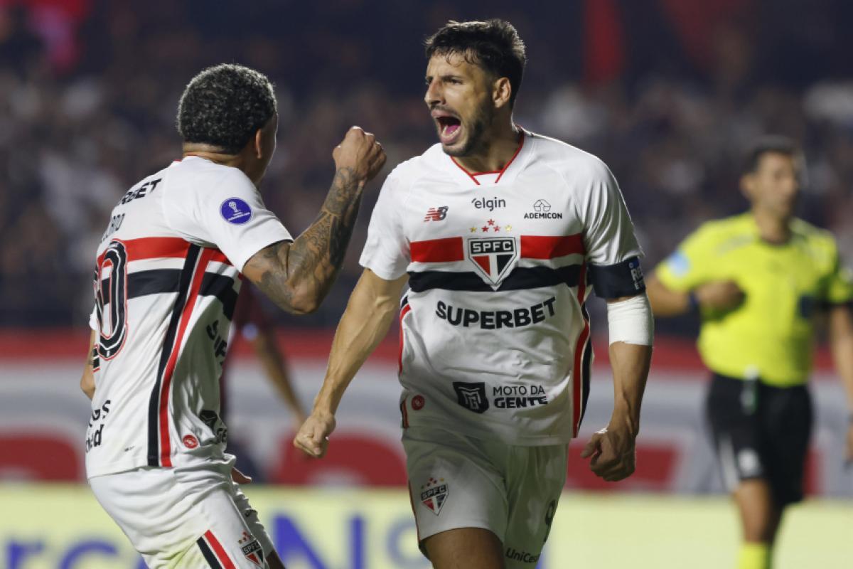 São Paulo vence primeira após a Copa e vai pegar Boca Juniors