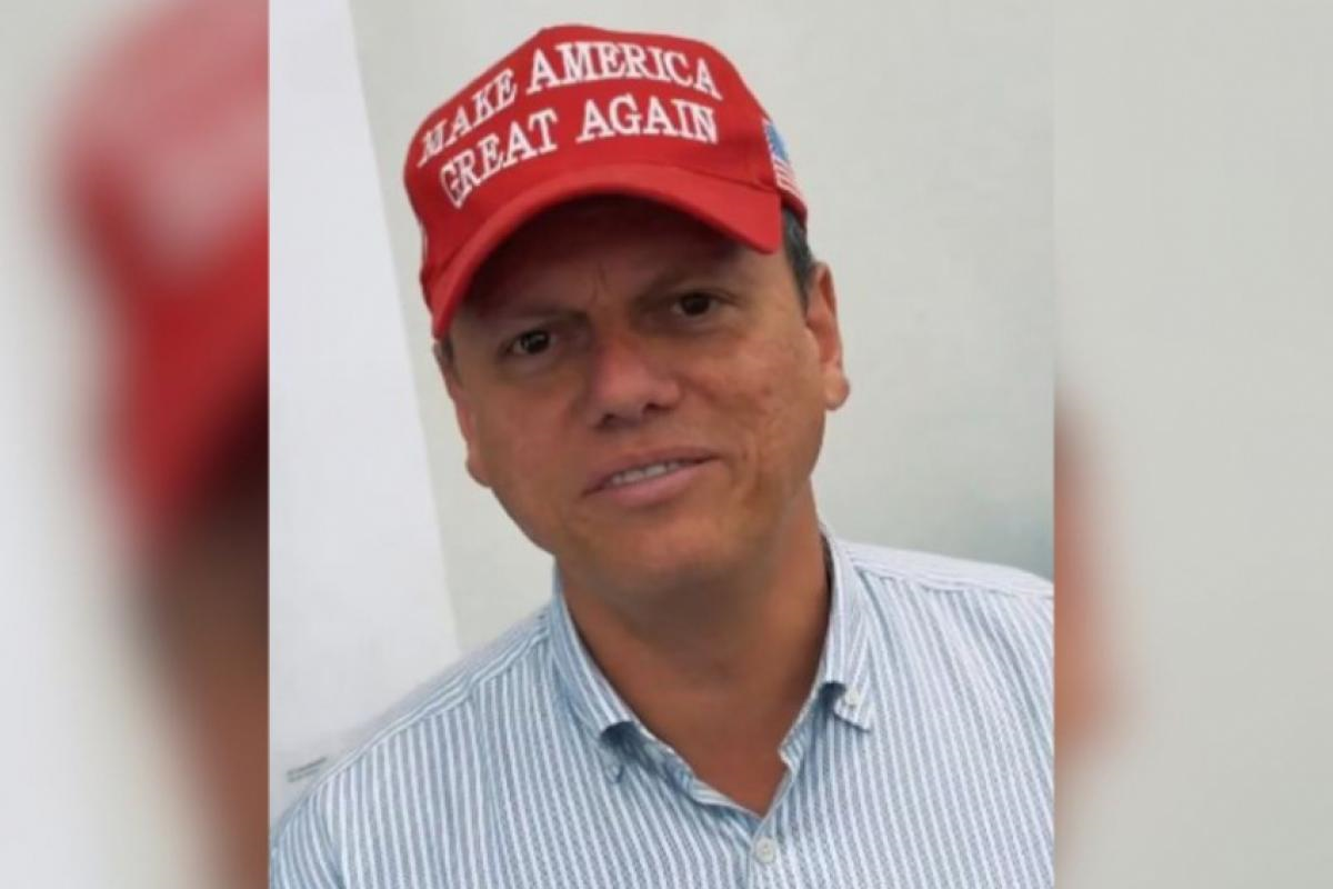 Tarcísio renega boné de Trump e afirma acreditar nas urnas