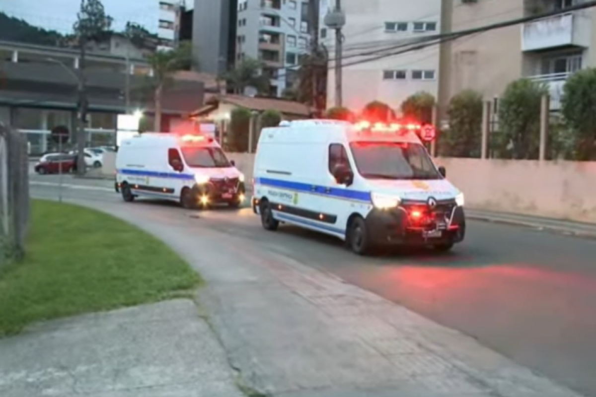Corpos de Rick e outras vítimas são levados ao IML de SC