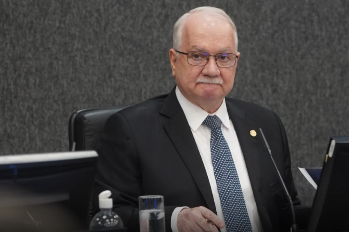 Fachin suspende sessão que analisaria relatório sobre Mendonça