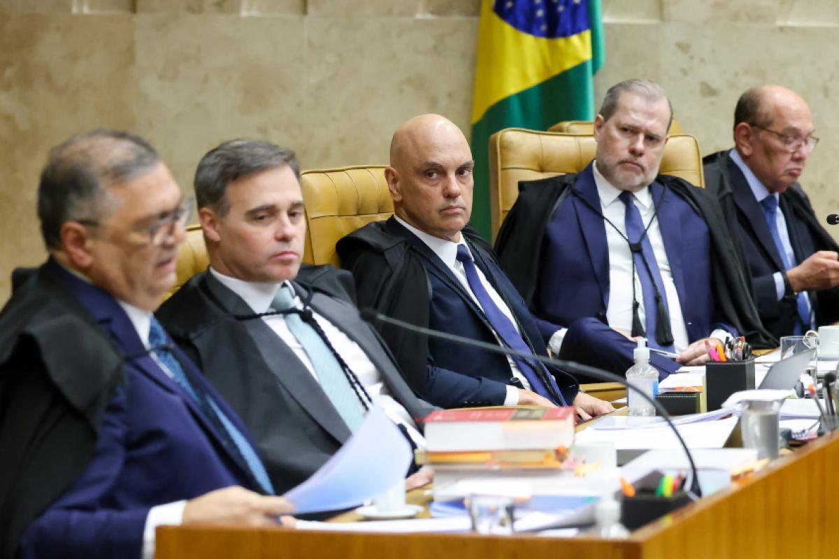 Fachin suspende sessão sem decidir sobre casos Moraes e Mendonça