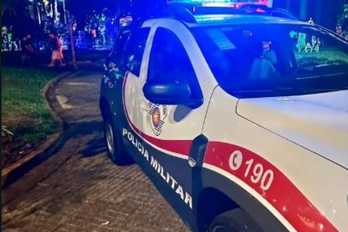Filho é detido após atacar mãe com socos, tapas e chutes