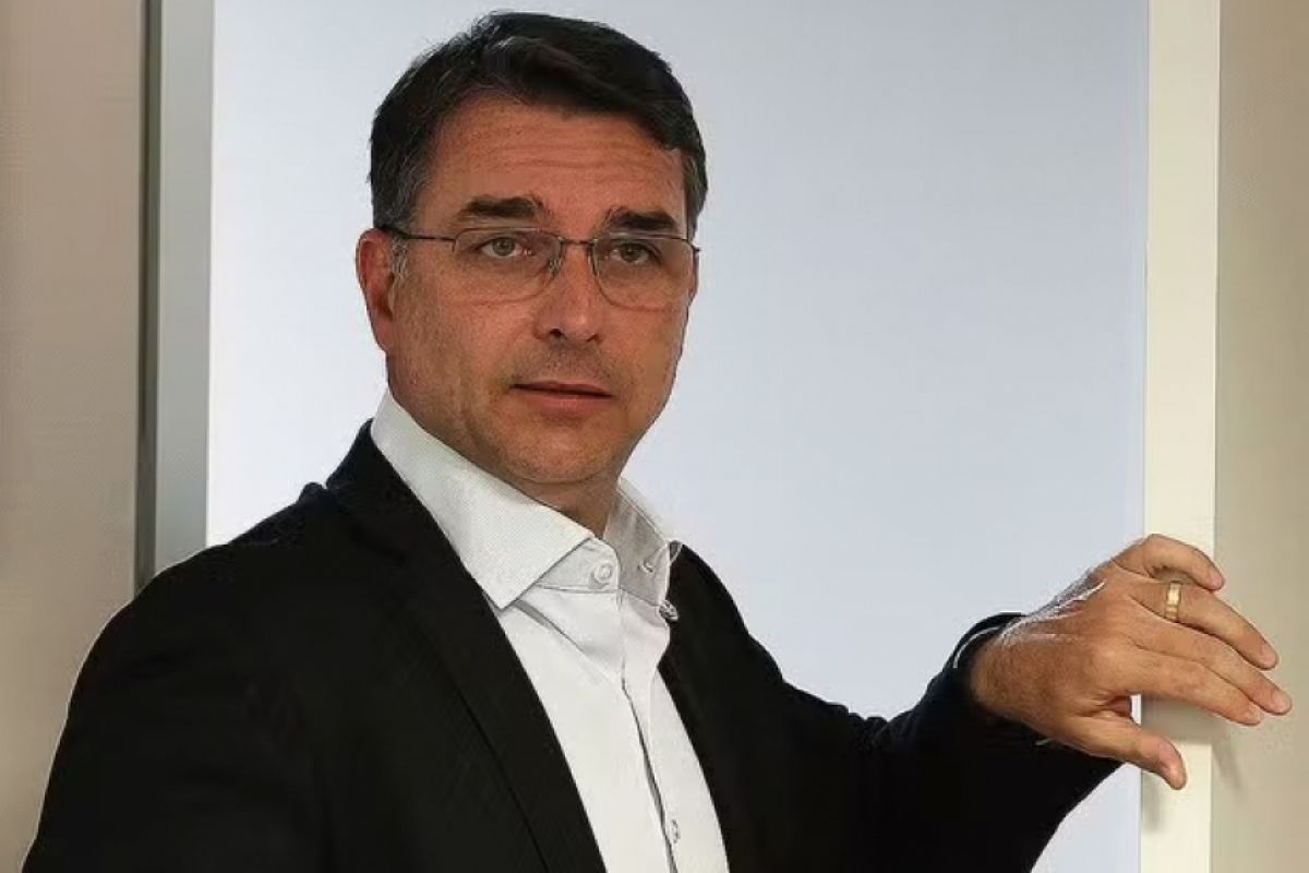Flávio, Zema e Caiado cobram saída de Moraes do STF