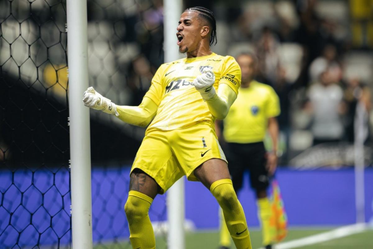 Goleiro pega três pênaltis e Atlético-MG elimina o Santos