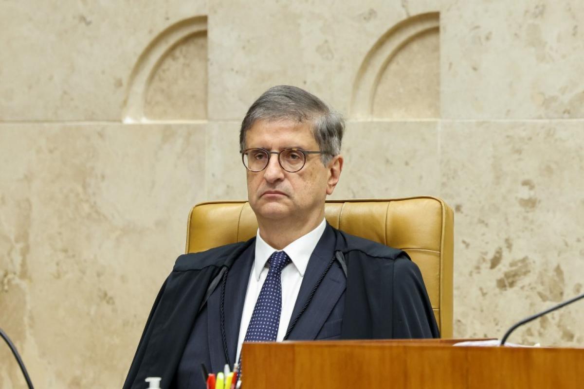 Gonet, citado em investigação, participa de sessão no STF