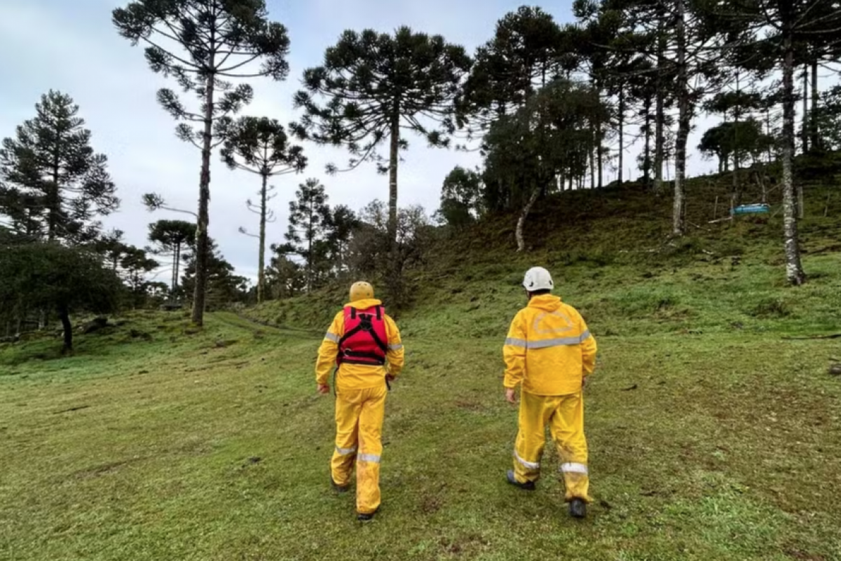 Helicóptero com cantor Rick é encontrado; não há sobreviventes
