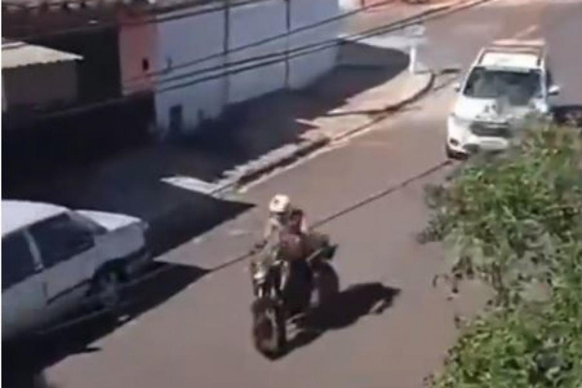 Jovem que postou um vídeo fugindo da polícia é preso com drogas
