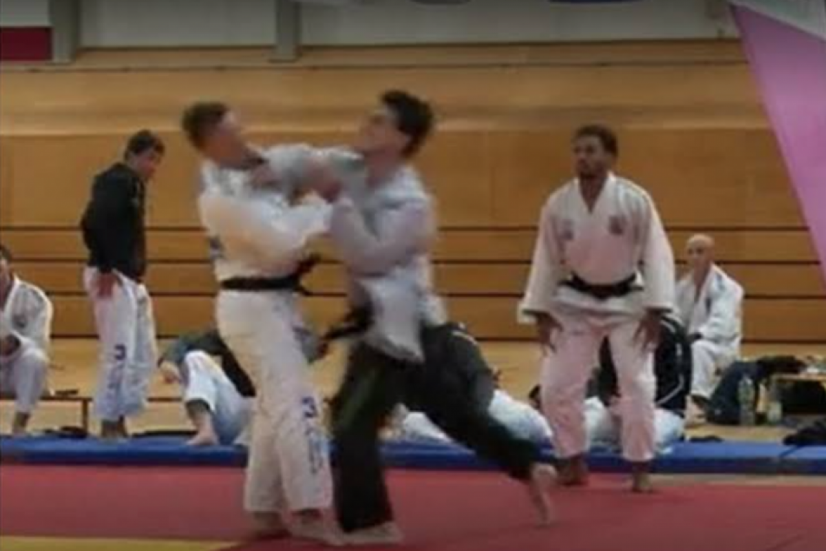 Judoca alemão é agredido com socos por rival após vencer luta