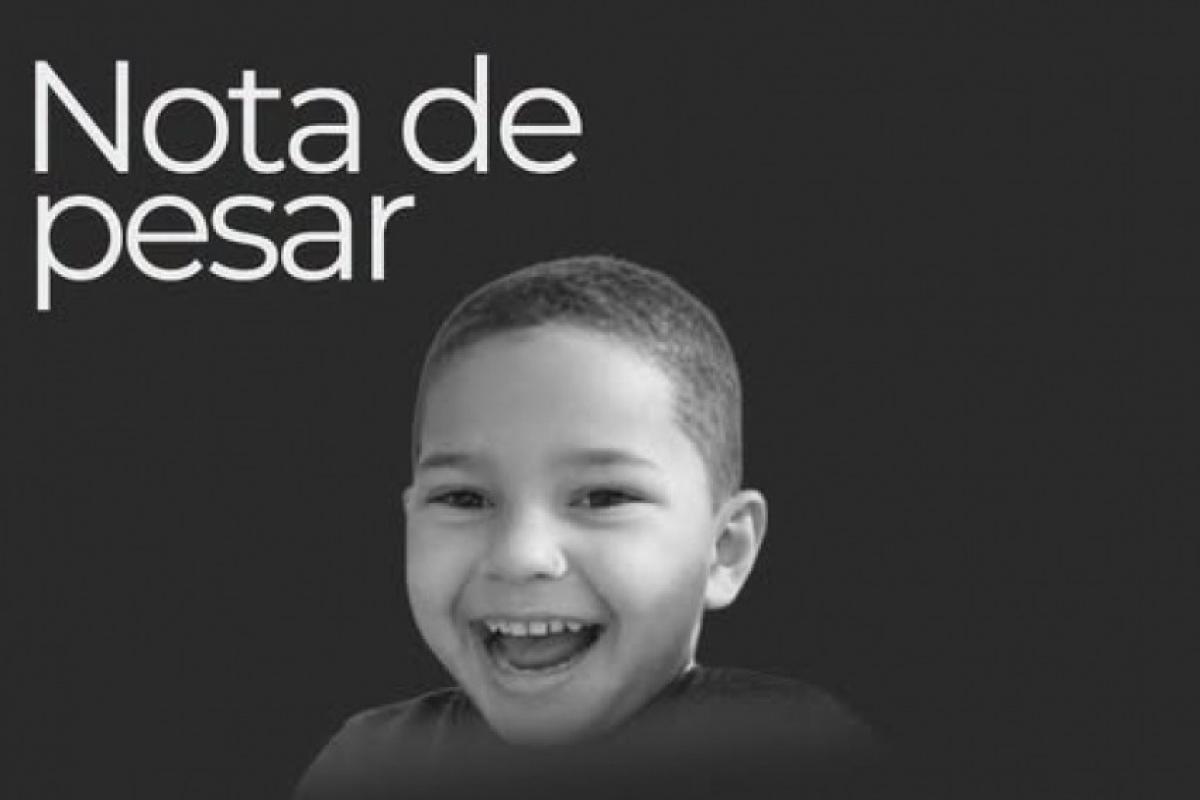 Menino de 4 anos morre após ser retirado inconsciente de carro