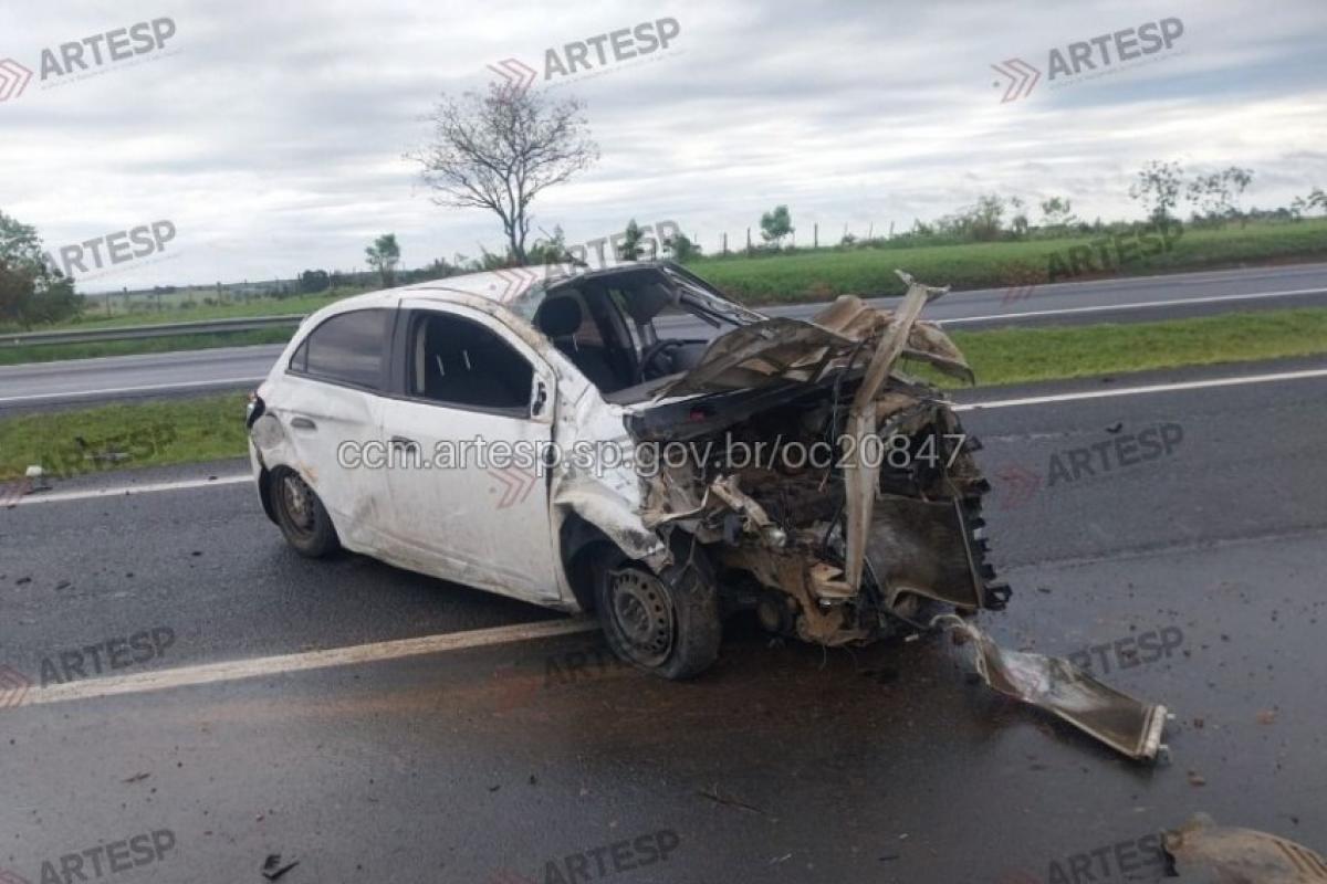 Motorista morre após Onix colidir com carreta na Bauru-Ipaussu