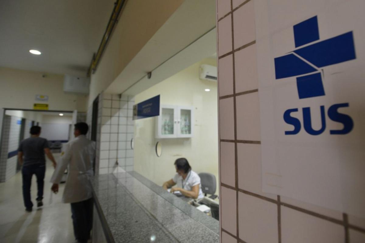 Mulher fica cega após 4 anos na fila do SUS e recebe R$50 mil
