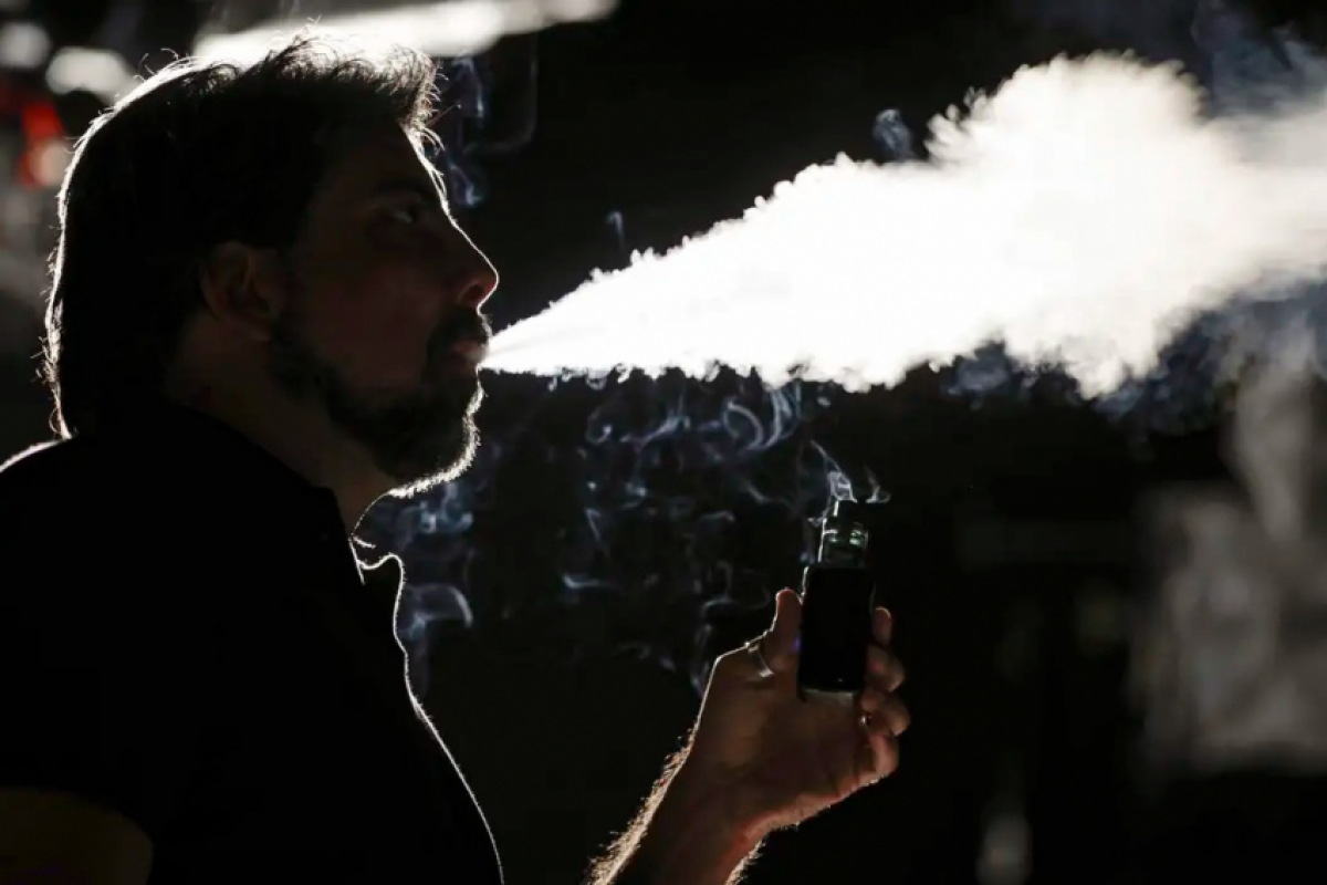 Na onda dos vapes, geração Z fuma mais e pode pressionar saúde