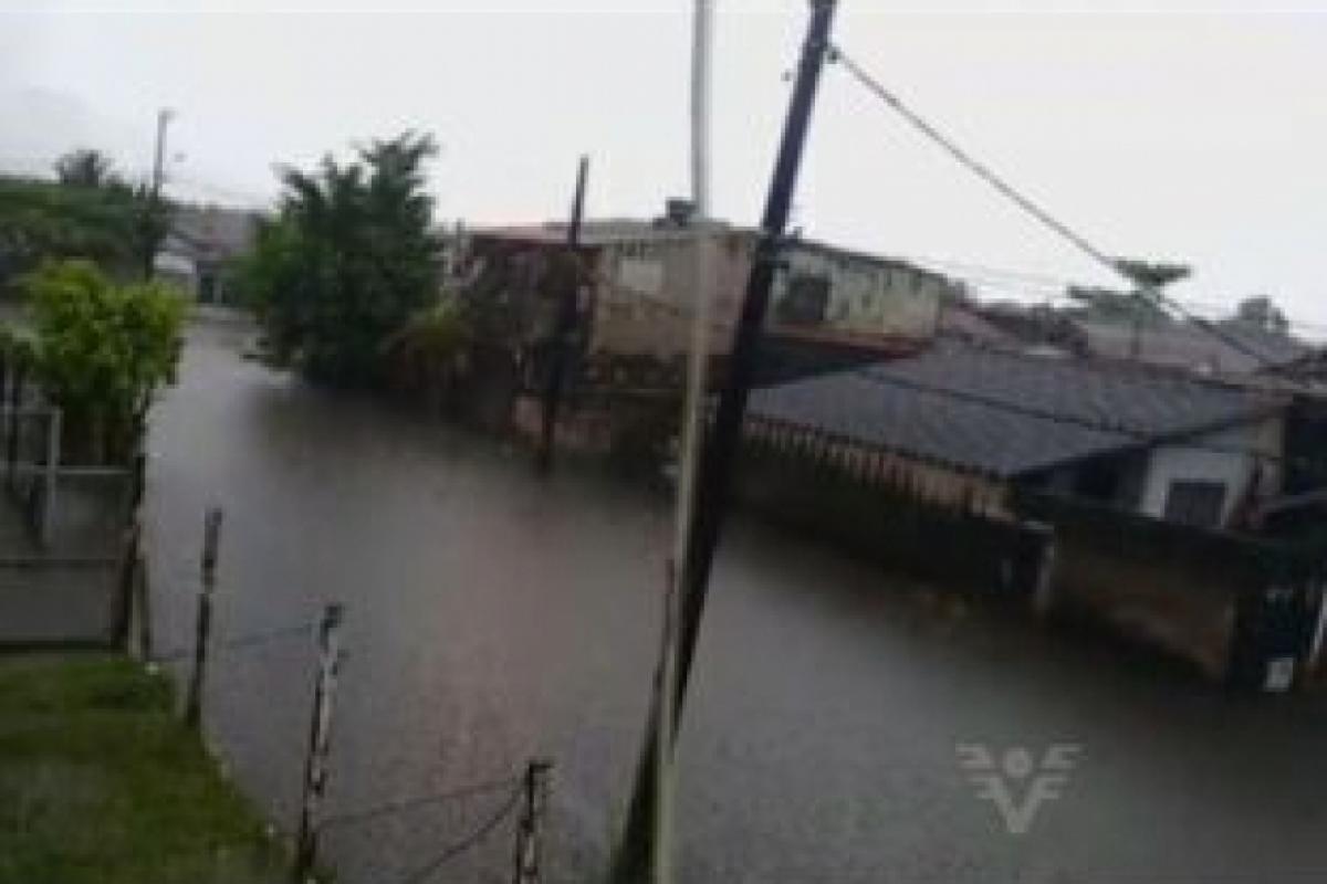 No Vale do Ribeira, moradores evacuam áreas em meio a enchentes