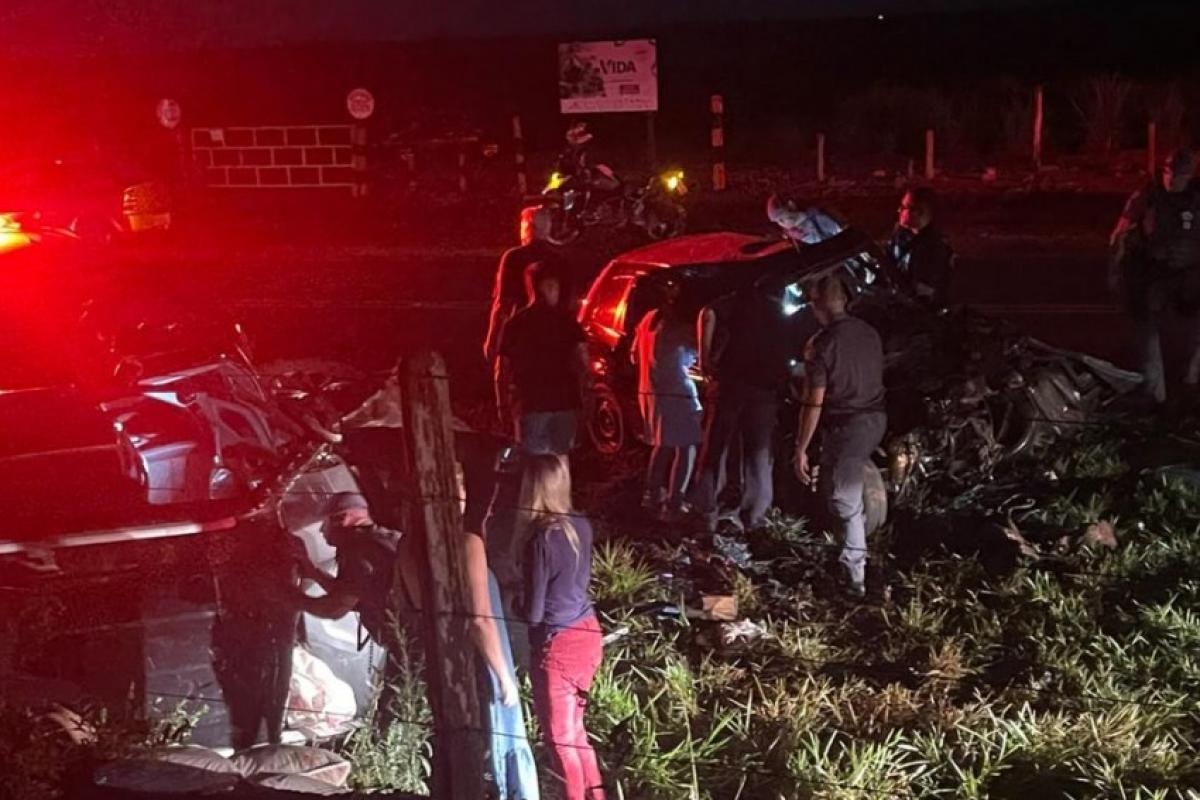 Pai e filho morrem após colisão entre dois veículos em vicinal