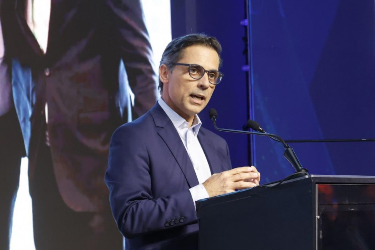 Pirajuiense Erlon Ortega segue na presidência da Apas até 2028